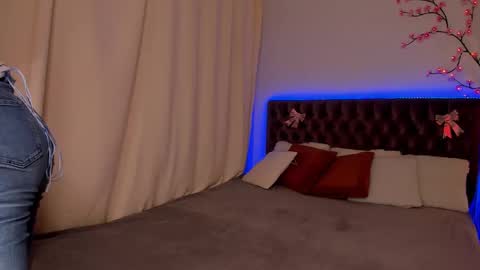 Snapshot of alexawilds chatting on 11.15.25 AlexaWilds online show from 11.15.25