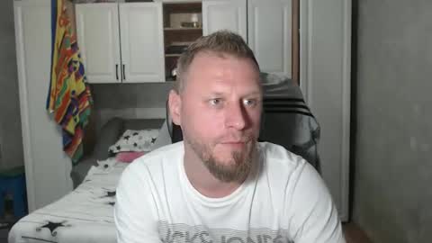 Snapshot of alexboy2022 chatting on 10.27.25 onlyfans..alexyno2022 online show from 10.27.25