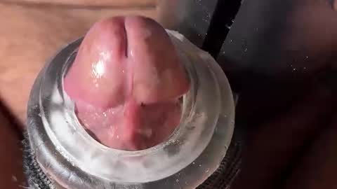 Snapshot of alexhoward chatting on 11.20.25 alexhoward online show from 11.20.25