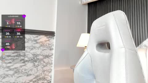 Alexiaa  Online 1430 to 2100 GMT-5 online show from 01.12.25