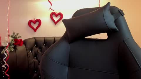 Alexiaa  Online 1430 to 2100 GMT-5 online show from 02.12.25