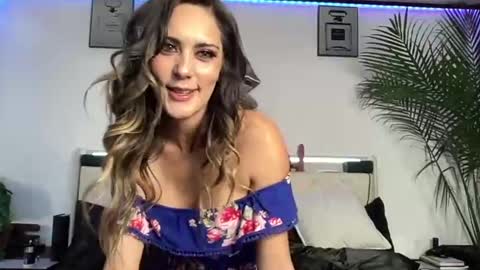 Snapshot of alexisamorlovely chatting on 09.13.25 Alexis Amor online show from 09.13.25
