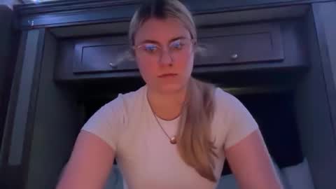 Alexis Danielle online show from 09.18.25