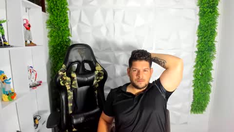 Snapshot of alexvacasin chatting on 01.14.25 alex online show from 01.14.25