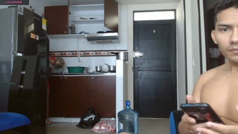 Snapshot of alexvsluisa chatting on 12.16.24 alex y luisa online show from 12.16.24