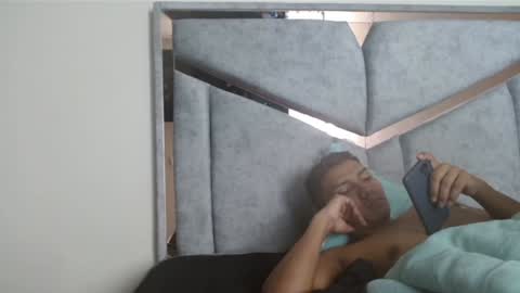 Snapshot of alexvsluisa chatting on 01.20.25 alex y luisa online show from 01.20.25