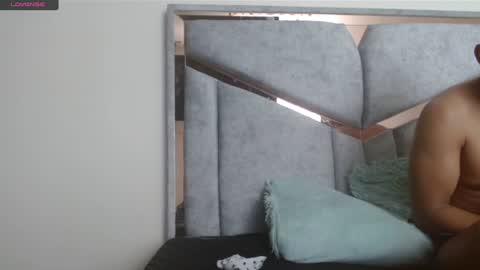 Snapshot of alexvsluisa chatting on 01.28.25 alex y luisa online show from 01.28.25