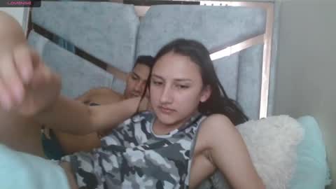 Snapshot of alexvsluisa chatting on 02.10.25 alex y luisa online show from 02.10.25