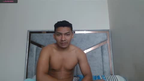 Snapshot of alexvsluisa chatting on 02.16.25 alex y luisa online show from 02.16.25