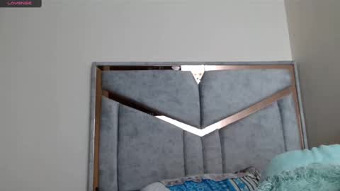 Snapshot of alexvsluisa chatting on 02.21.25 alex y luisa online show from 02.21.25