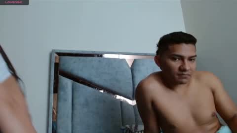 Snapshot of alexvsluisa chatting on 02.23.25 alex y luisa online show from 02.23.25