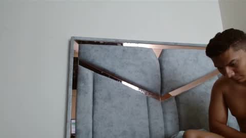 Snapshot of alexvsluisa chatting on 03.05.25 alex y luisa online show from 03.05.25