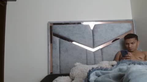 Snapshot of alexvsluisa chatting on 09.08.25 alex y luisa online show from 09.08.25