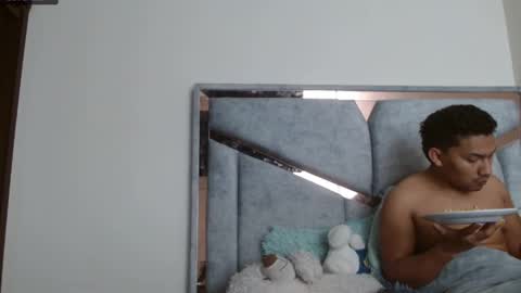 Snapshot of alexvsluisa chatting on 09.25.25 alex y luisa online show from 09.25.25