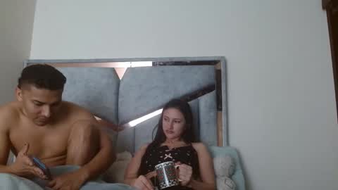 Snapshot of alexvsluisa chatting on 10.28.25 alex y luisa online show from 10.28.25