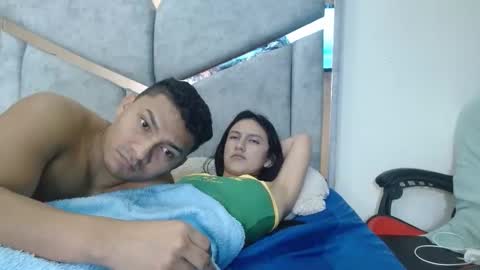 Snapshot of alexvsluisa chatting on 04.19.26 alex y luisa online show from 04.19.26