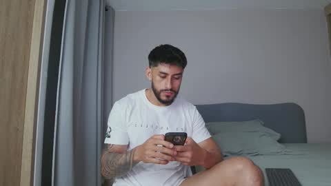 Snapshot of alexxxmachine chatting on 10.26.25 Alex freelance model instagram alex b229 online show from 10.26.25