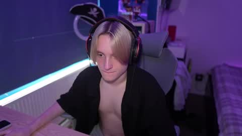 Snapshot of alexycutie chatting on 09.13.25 Alexycutie online show from 09.13.25