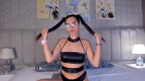 Snapshot of alezkarain chatting on 10.01.25 AlezkaRain online show from 10.01.25