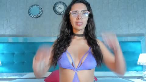 Snapshot of alezkarain chatting on 11.05.25 AlezkaRain online show from 11.05.25