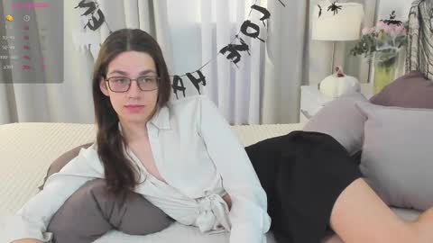 Snapshot of alfred_jones chatting on 10.29.25 Alfreda online show from 10.29.25