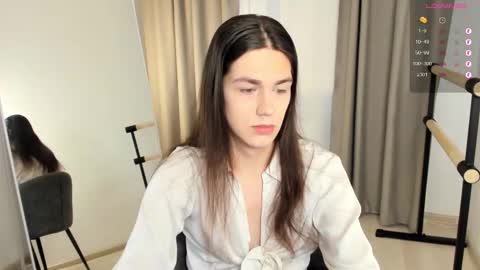 Snapshot of alfred_jones chatting on 11.06.25 Alfreda online show from 11.06.25