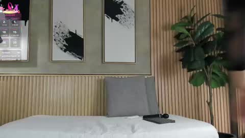 Snapshot of ali_vega chatting on 09.27.25 Ali online show from 09.27.25