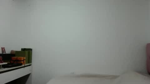 Snapshot of alia054 chatting on 02.25.26 Alia online show from 02.25.26