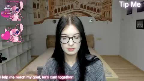 Snapshot of alicamoons chatting on 09.30.25 Alica online show from 09.30.25