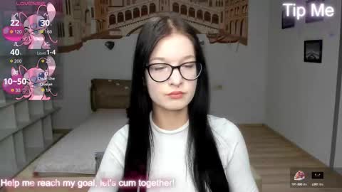 Snapshot of alicamoons chatting on 10.14.25 Alica online show from 10.14.25