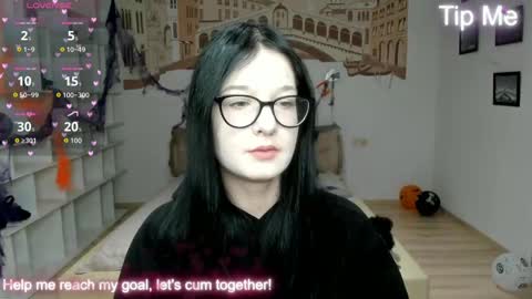 Snapshot of alicamoons chatting on 11.01.25 Alica online show from 11.01.25