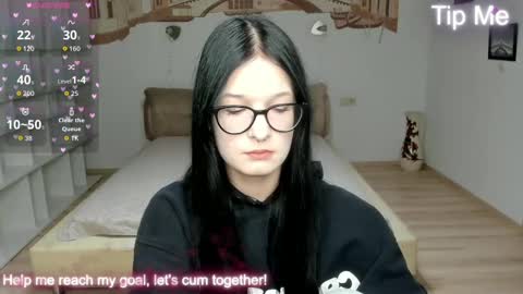 Snapshot of alicamoons chatting on 11.06.25 Alica online show from 11.06.25