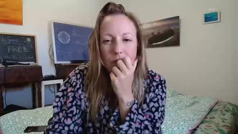 Snapshot of alice8363 chatting on 10.06.25 Alice online show from 10.06.25