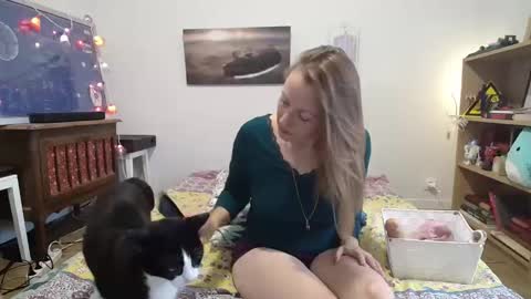 Snapshot of alice8363 chatting on 10.24.25 Alice online show from 10.24.25