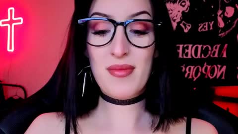 Snapshot of alice___mistress chatting on 05.19.26 Miss Alice online show from 05.19.26