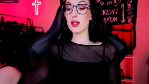 Snapshot of alice___mistress chatting on 05.26.26 Miss Alice online show from 05.26.26