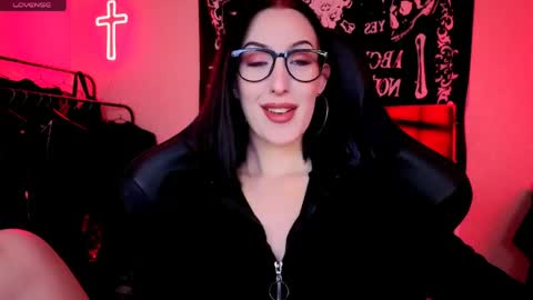 Snapshot of alice___mistress chatting on 05.31.26 Miss Alice online show from 05.31.26