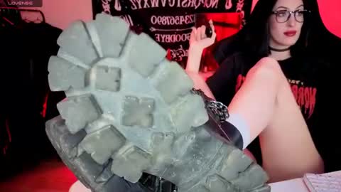 Snapshot of alice___mistress chatting on 06.18.26 Miss Alice online show from 06.18.26
