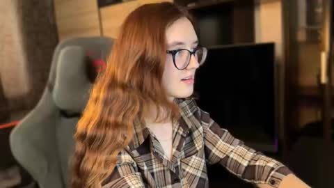 Snapshot of alice_alarcon chatting on 10.18.25 Hey Im Alice online show from 10.18.25