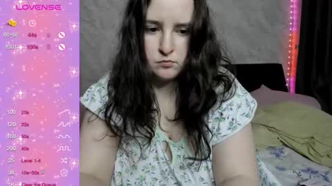 Snapshot of alice_allens chatting on 10.11.25 Alice online show from 10.11.25