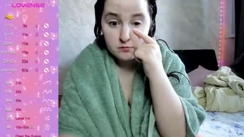 Snapshot of alice_allens chatting on 10.12.25 Alice online show from 10.12.25