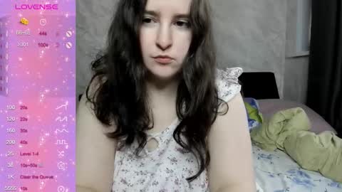 Snapshot of alice_allens chatting on 10.27.25 Alice online show from 10.27.25