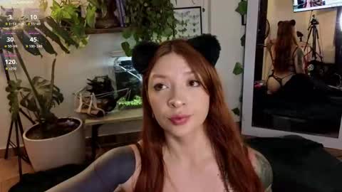 Snapshot of alice_baudelaire chatting on 10.07.25 Alicia online show from 10.07.25