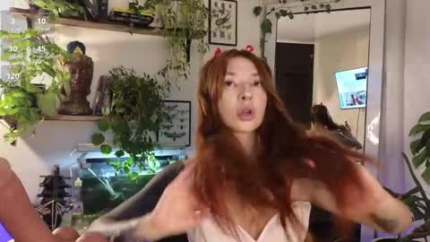 Snapshot of alice_baudelaire chatting on 11.04.25 Alicia online show from 11.04.25