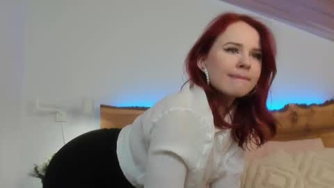 Alice.....Welcome to my room Lets get to know each other better and have an unforgettable time online show from 02.27.25