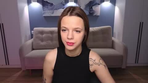 Snapshot of alice_delaney chatting on 11.08.25 Alice online show from 11.08.25