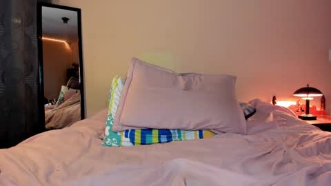 Snapshot of alice_fiend chatting on 12.19.24 Alice online show from 12.19.24