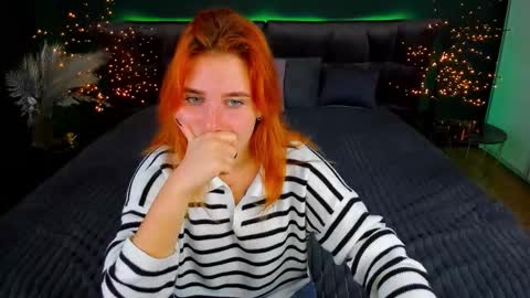 Snapshot of alice_janess chatting on 10.08.25 Alice online show from 10.08.25