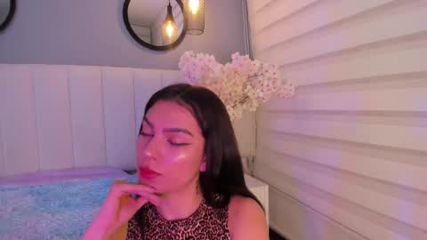 Snapshot of alice_lodge chatting on 10.18.25 alice_lodge online show from 10.18.25