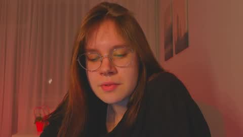 Snapshot of alice_miiiller chatting on 04.28.26 Alice online show from 04.28.26